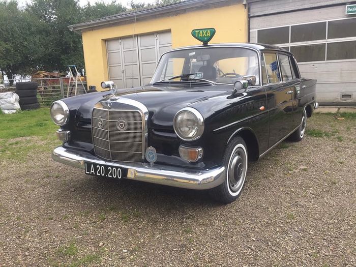 Mercedes w110 Taxa 3x35 1966